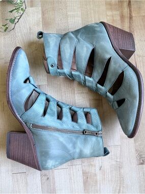 Veracruz “Triga Boots” in blue leather